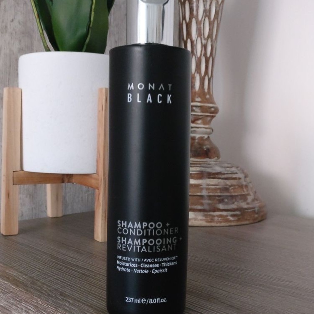Monat black shampoo